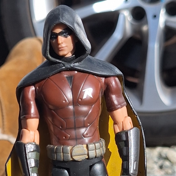 DC Collectibles Batman: Arkham City Series 1 Robin Action Figure - Picture 3 of 6